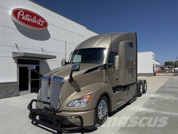 Kenworth T680 Тягачі
