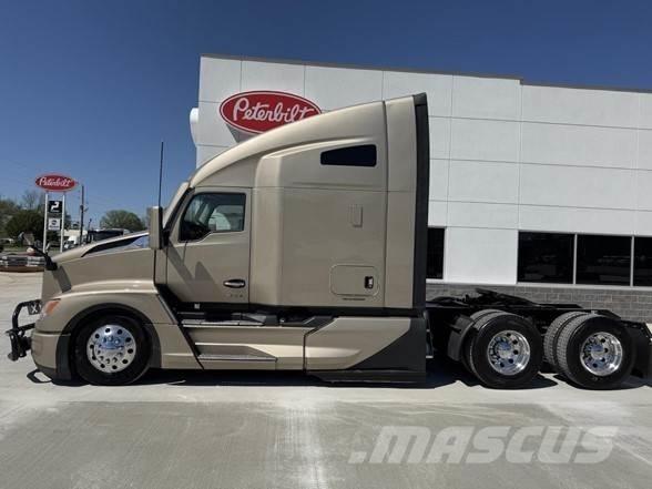 Kenworth T680 Тягачі