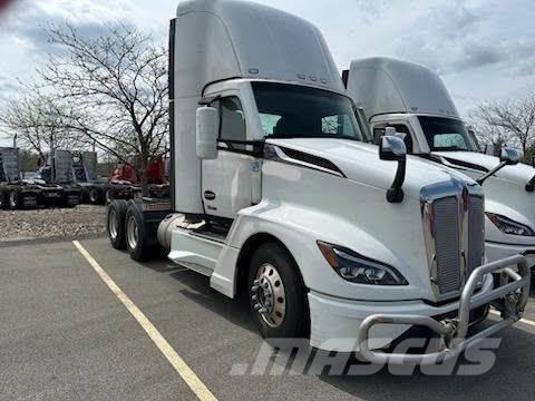 Kenworth T680 Тягачі