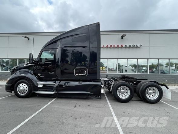 Kenworth T680 Тягачі