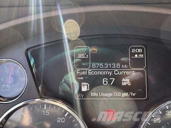 Kenworth T680 Тягачі