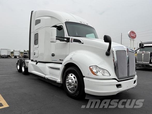 Kenworth T680 Тягачі