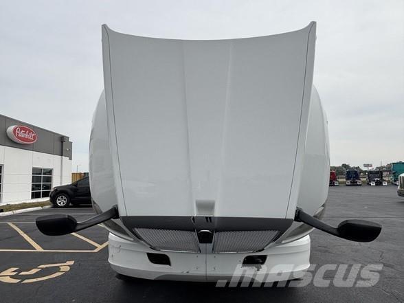 Kenworth T680 Тягачі