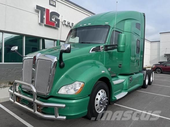 Kenworth T680 Тягачі