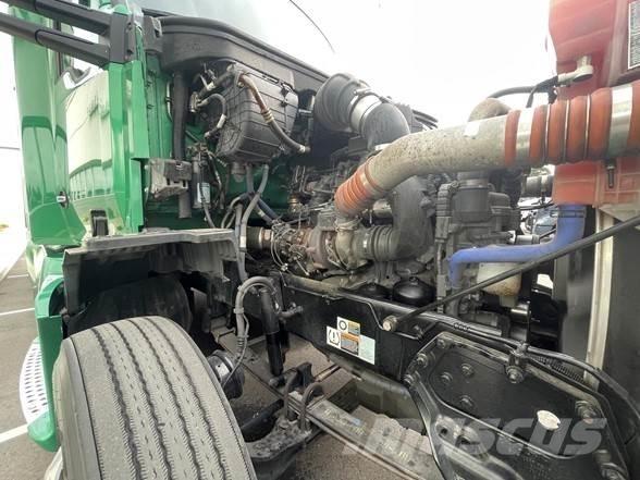 Kenworth T680 Тягачі