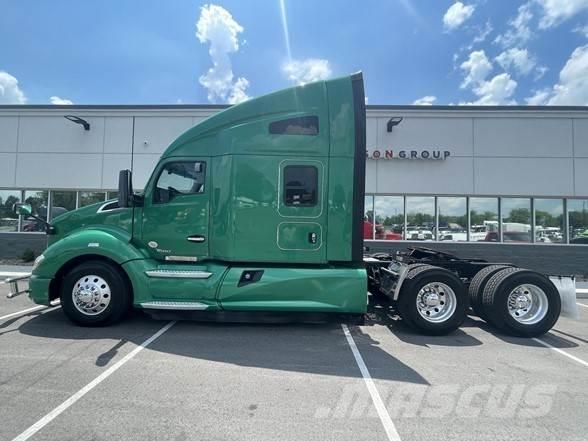 Kenworth T680 Тягачі