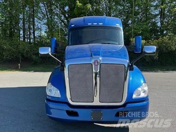 Kenworth T680 Тягачі