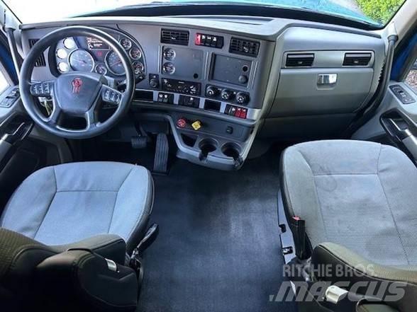 Kenworth T680 Тягачі