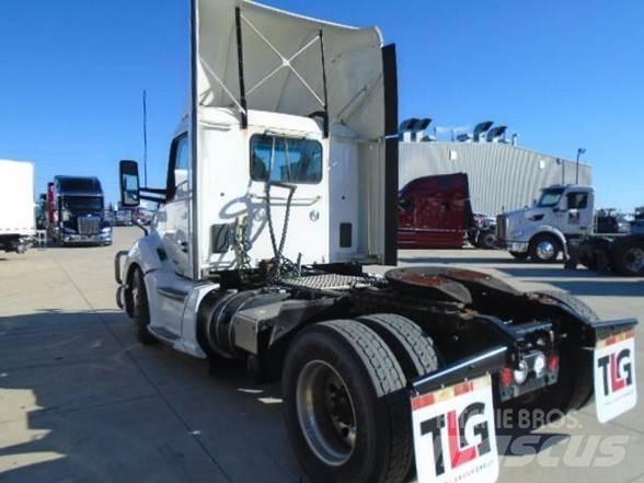 Kenworth T680 Тягачі
