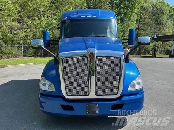 Kenworth T680 Тягачі