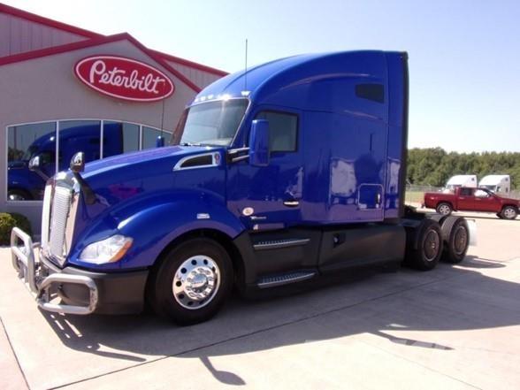 Kenworth T680 Тягачі