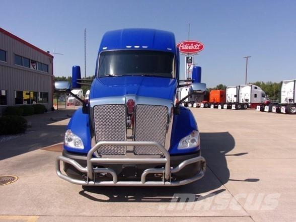 Kenworth T680 Тягачі