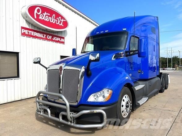 Kenworth T680 Тягачі
