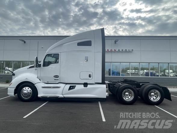 Kenworth T680 Тягачі