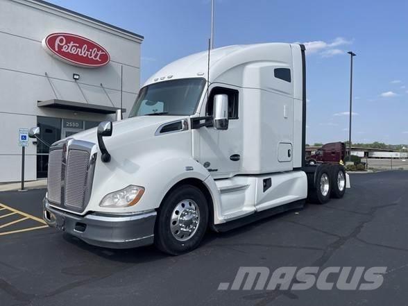 Kenworth T680 Тягачі