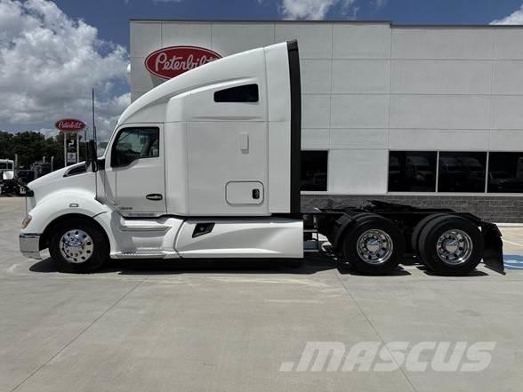 Kenworth T680 Тягачі