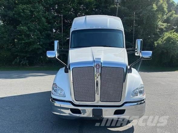 Kenworth T680 Тягачі