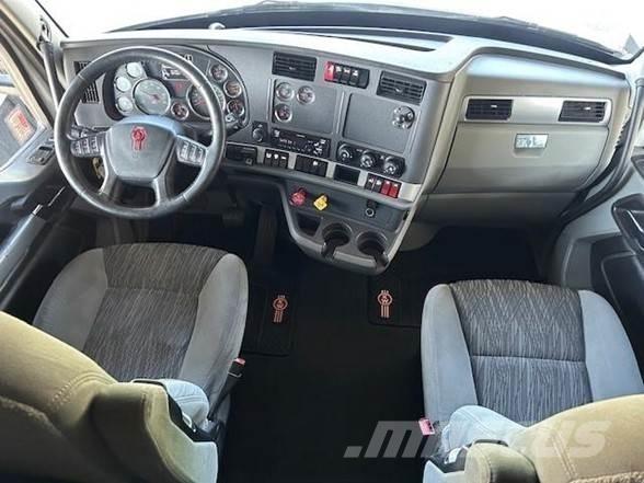 Kenworth T680 Тягачі