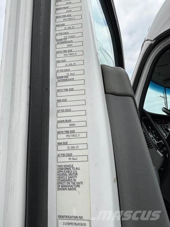Kenworth T680 Тягачі