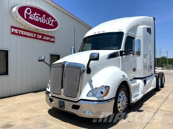 Kenworth T680 Тягачі