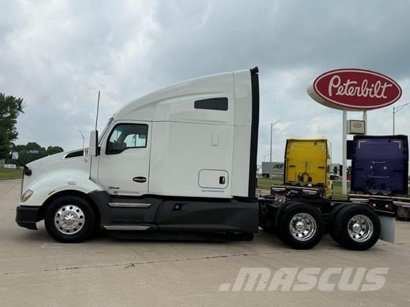 Kenworth T680 Тягачі