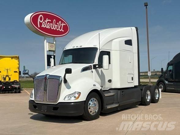 Kenworth T680 Тягачі