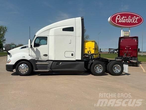 Kenworth T680 Тягачі