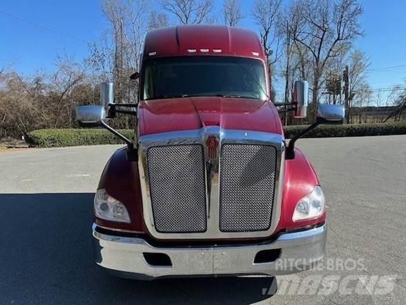 Kenworth T680 Тягачі