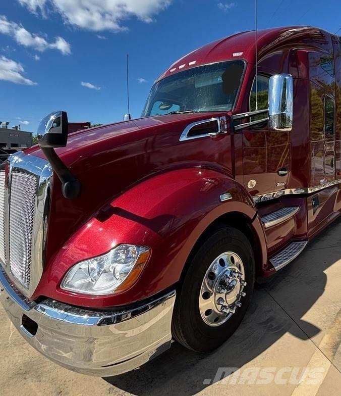 Kenworth T680 Тягачі