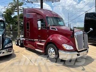 Kenworth T680 Тягачі