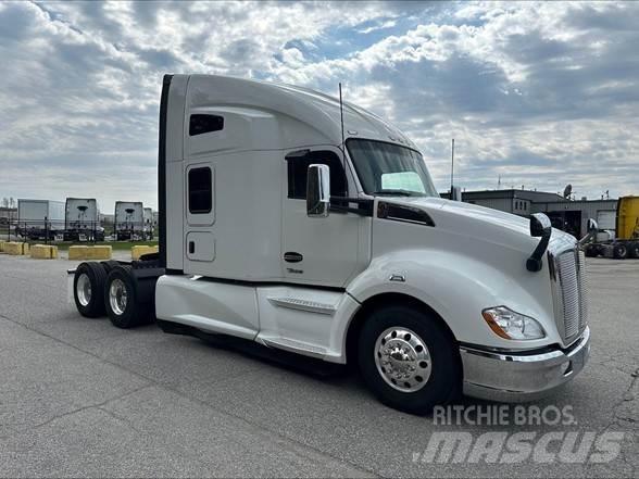 Kenworth T680 Тягачі