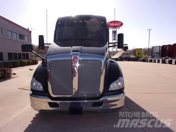 Kenworth T680 Тягачі