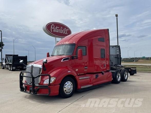 Kenworth T680 Тягачі