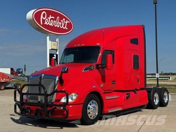 Kenworth T680 Тягачі