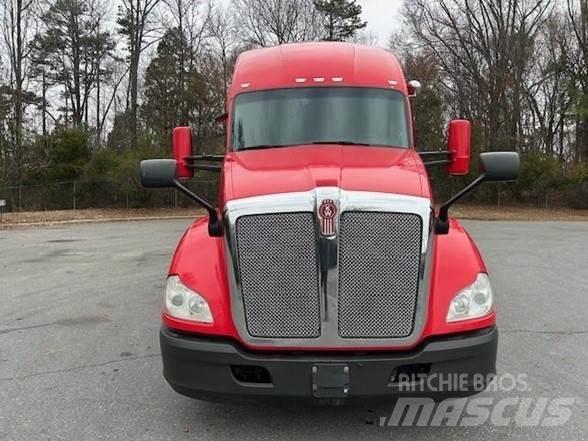 Kenworth T680 Тягачі