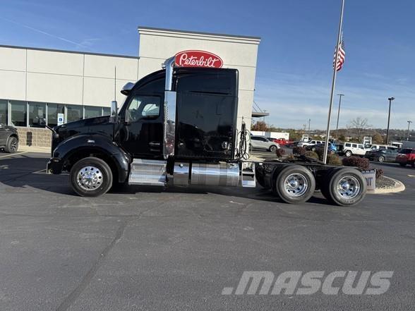 Kenworth T880 Тягачі