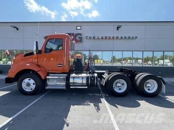 Kenworth T880 Тягачі