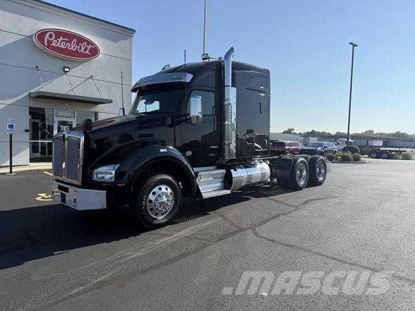 Kenworth T880 Тягачі
