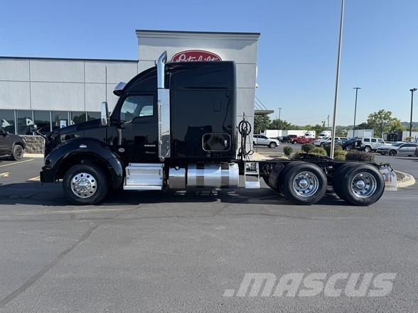Kenworth T880 Тягачі