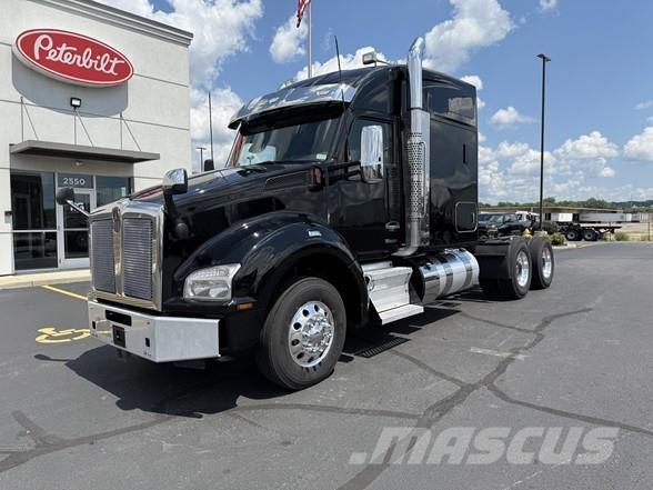 Kenworth T880 Тягачі