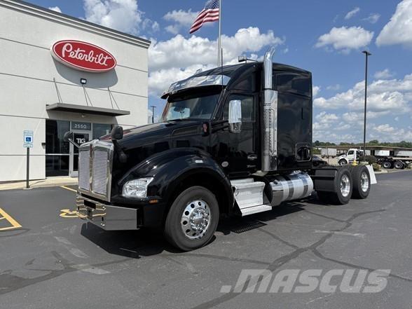 Kenworth T880 Тягачі