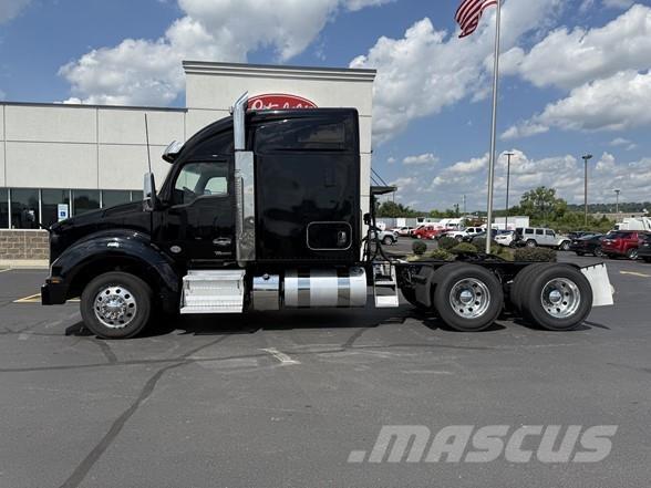 Kenworth T880 Тягачі