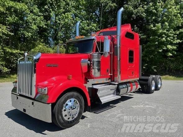 Kenworth W900 Тягачі