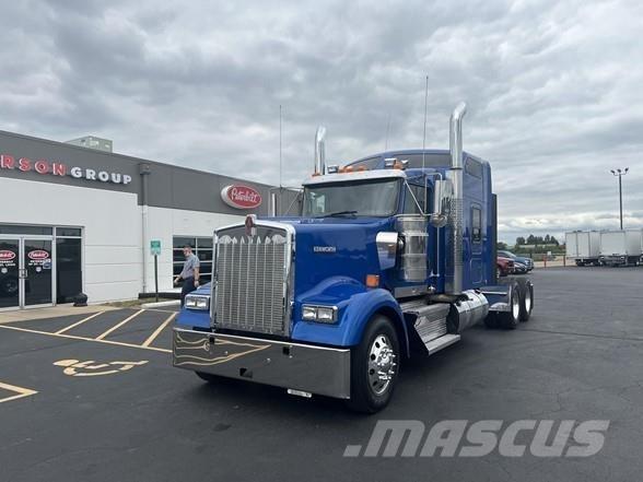 Kenworth W900 Тягачі