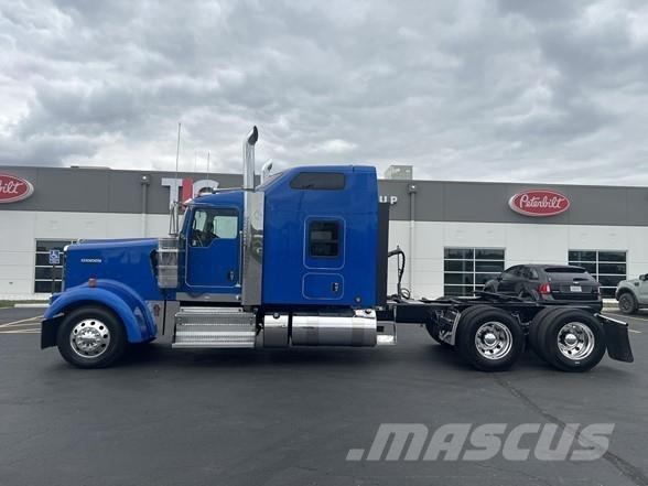 Kenworth W900 Тягачі
