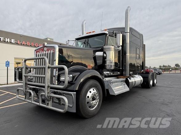 Kenworth W900 Тягачі
