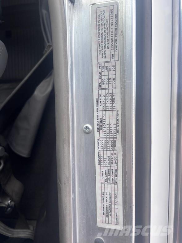 Kenworth W900B Тягачі