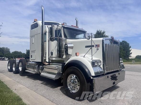 Kenworth W900B Тягачі