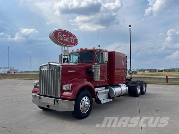 Kenworth W900B Тягачі