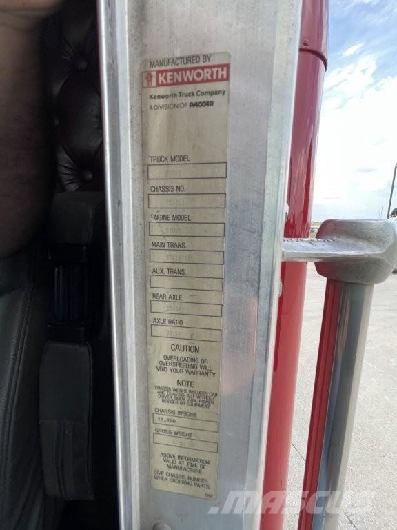 Kenworth W900B Тягачі